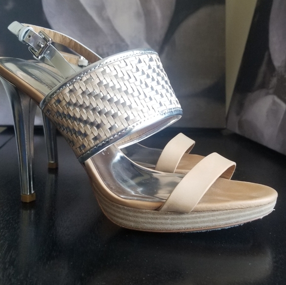 Coach Heels size 8B - Picture 9 of 10